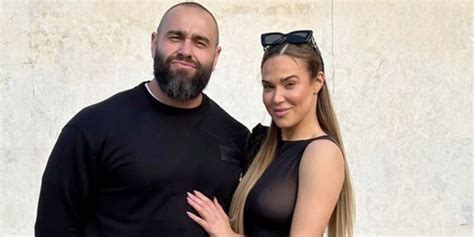 CJ Perry (Lana) Announces She And Miro (Rusev)。